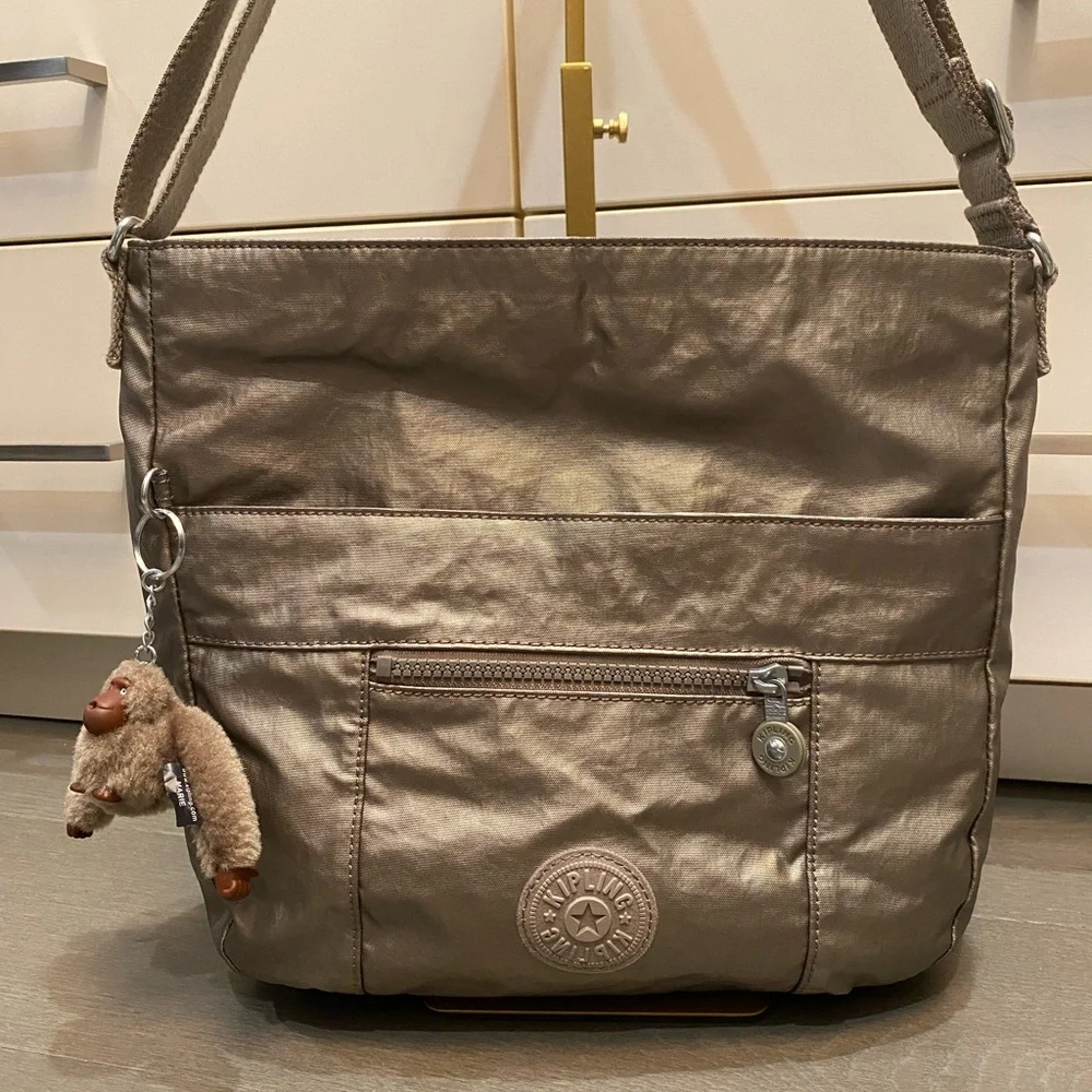 **KIPLING METALLIC BUNDLE**4 BAGS*** Authentic Kipling Metallic Bundle!